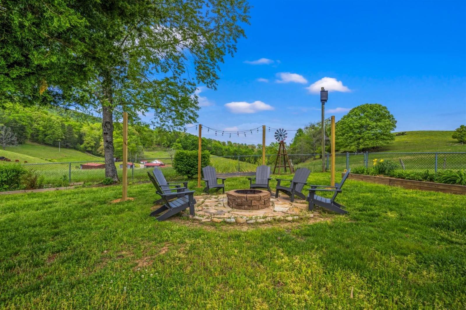 Hidden Star Hideaway-Blackberry Farm-Smoky Mtn Nat Park-Hot Tub- Fire Pit- Fenced Yard- Pet Friendly Walland Zewnętrze zdjęcie